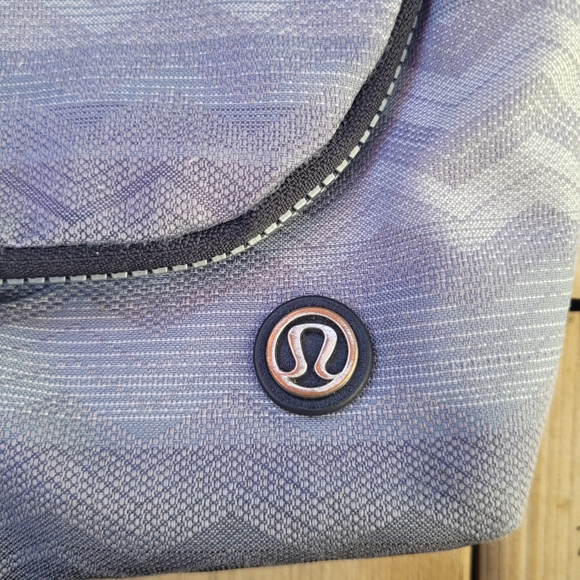 Lululemon crossbody bag - Picture 2 of 10